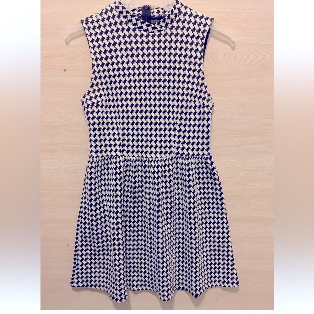 Cute mini dress black and white smile small